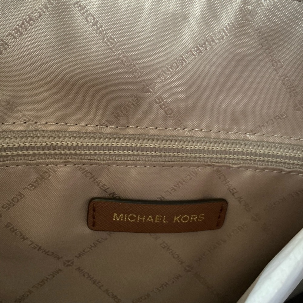 Michael Kors Charlotte Large Leather Top-Zip Tote Bag - Picture 10 of 16